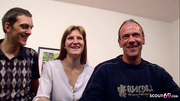 Cuckold husband having a threesome with stupid girlfriend and stranger German